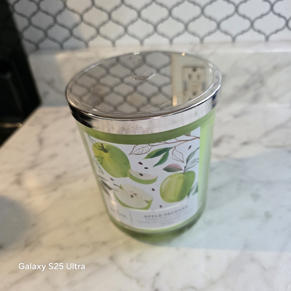 Hallmark Apple Orchard 3 Wick Glass Jar Candle 16oz Scented Candle 3 Wick NEW
